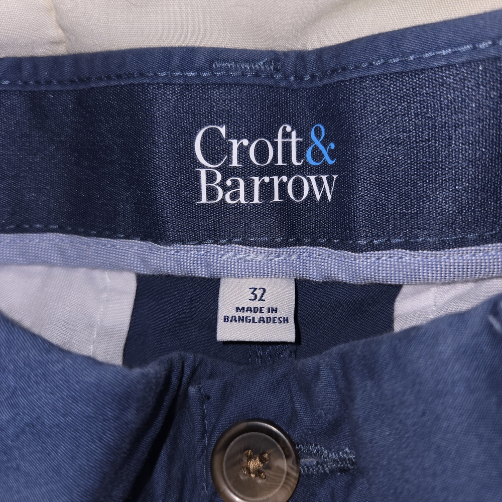 Men's Croft And Borrow Cargo Shorts Size 32. Cream, Navy And khaki.